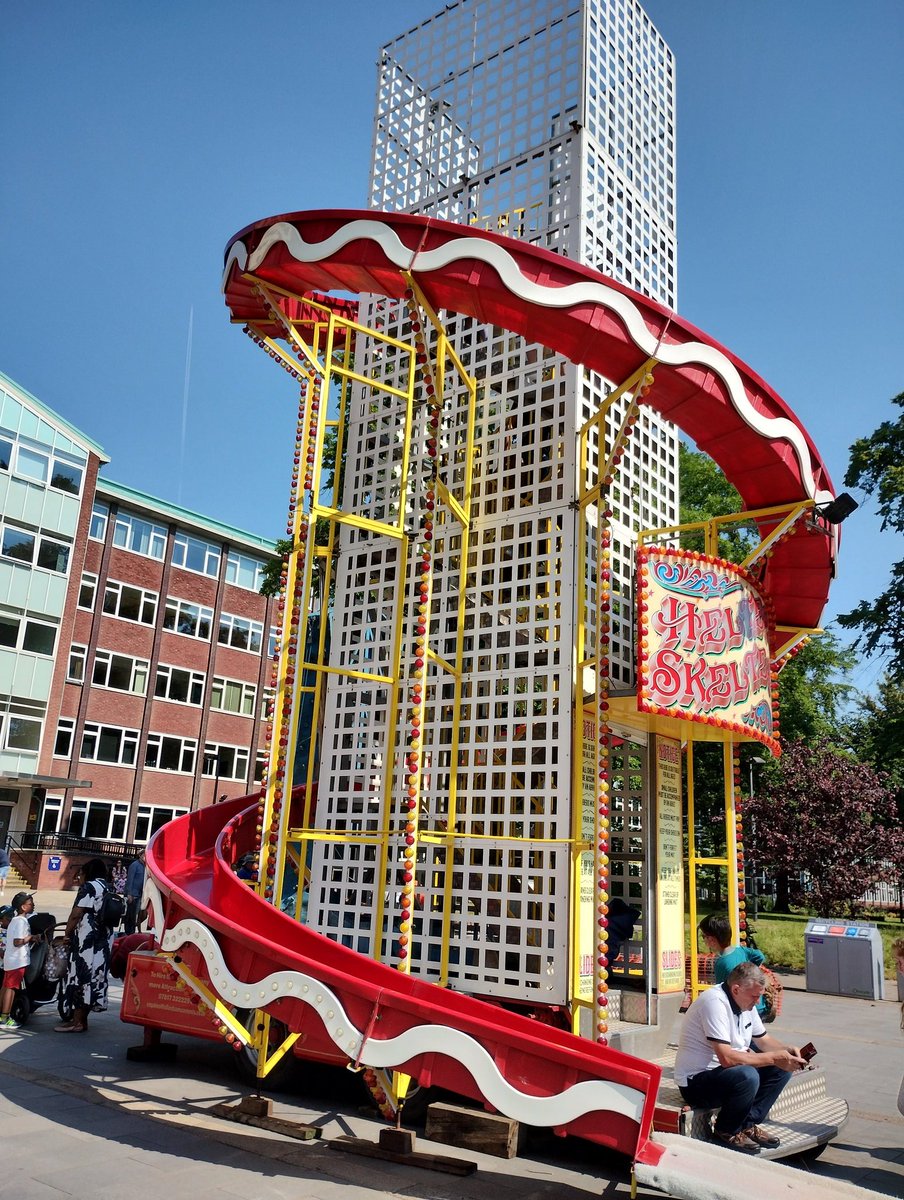 Kiera_Bartlett's tweet photo. What a great day for #communityfestUoM @ManHealthPsych had fun chatting to people of all ages about health psychology! I even got to go on the helter skelter (dragged by my child...honest!) https://t.co/oqlaklu2Pl