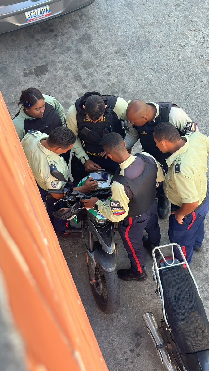 HAGAN ZOOM Y VEAN LO QUE ESTAN HACIENDO JAJAJAJAJAJAJ