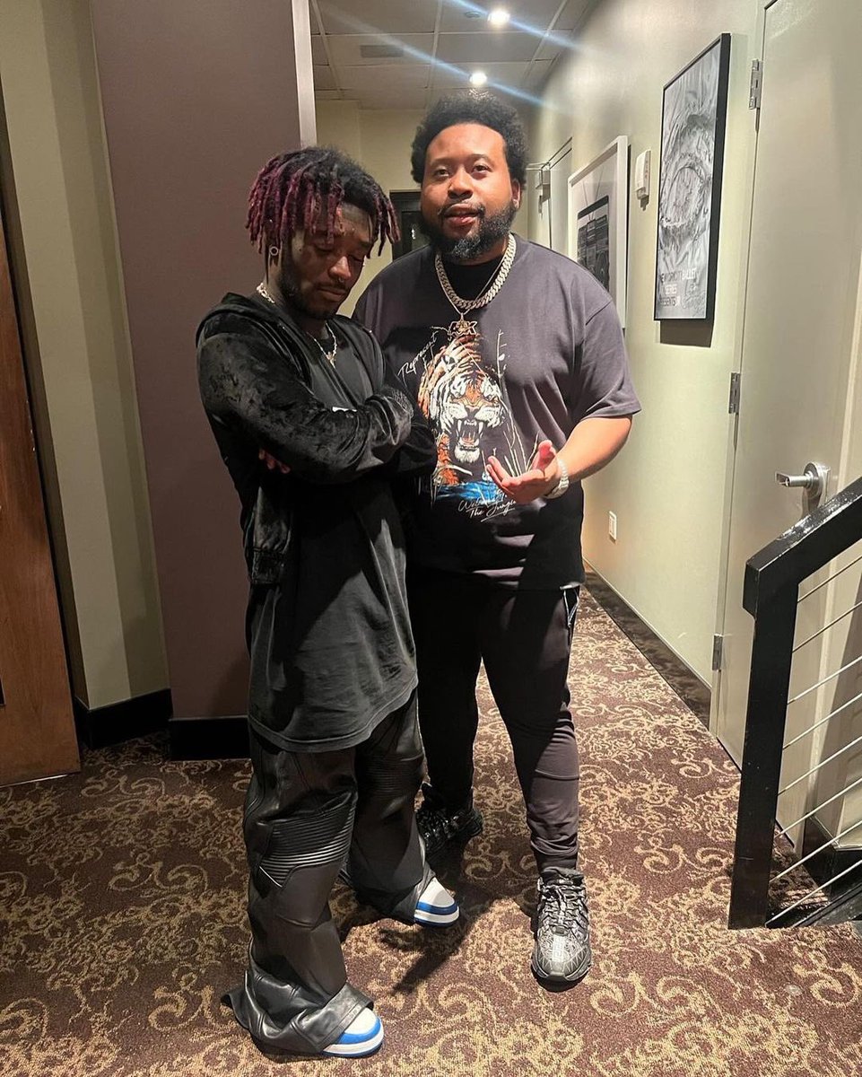uziawge 👽 tweet media