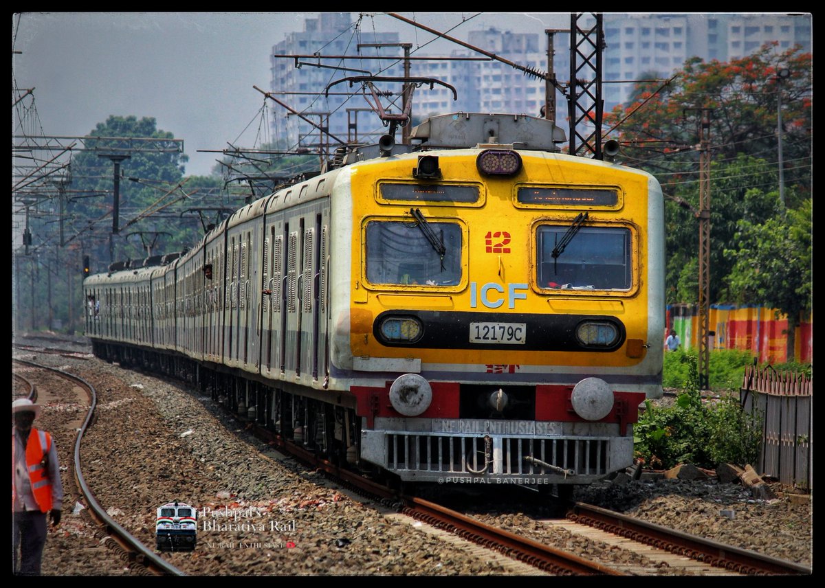 Bombardier #EMU Local Takes A Snake Move Into #Khardaha Serving As #Sealdah (SDAH ) - #Krishnanagar (KNJ) Galloping Service.
@EasternRailway @drmsdah @RailMinIndia @NFR_Enthusiasts