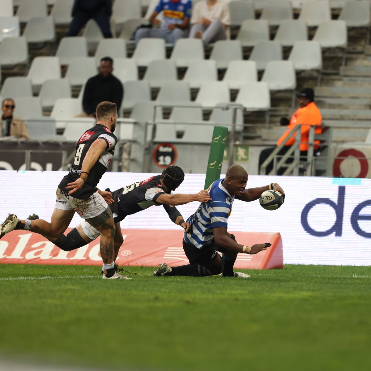 Some quick hands and it is @Hacjivah who glides over for the third try.

🔵⚪️ 25-0 🦈 (38 mins)

#WPvSHA #wpjoulekkerding #dhldelivers