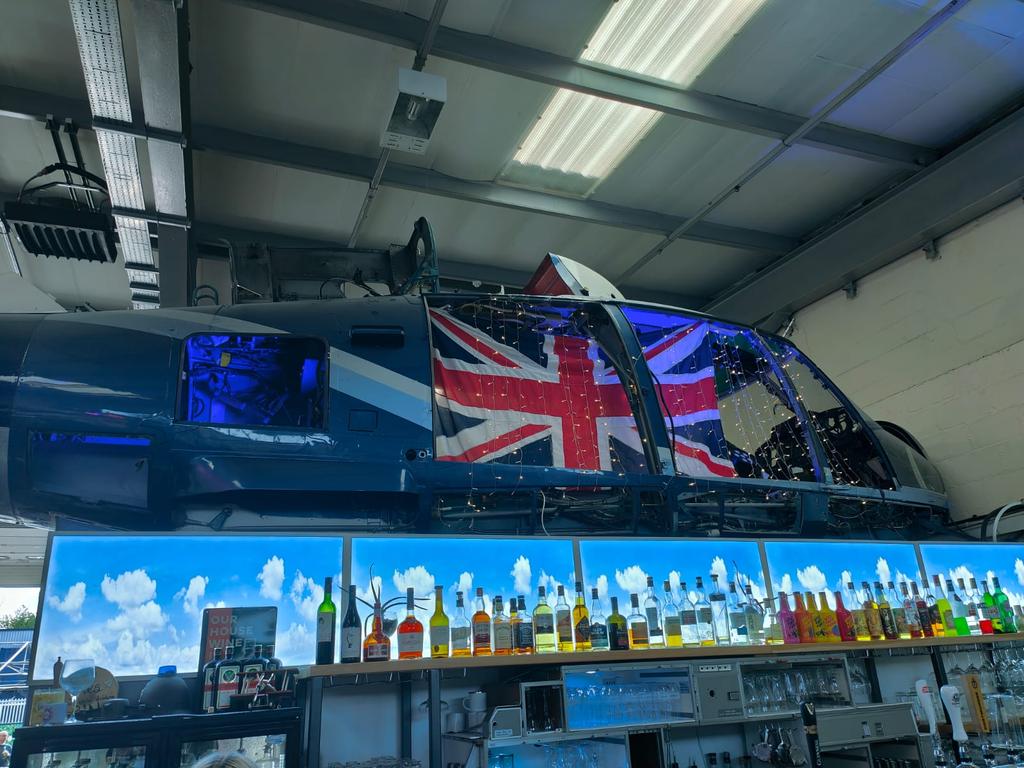 _a_liNE_news's tweet photo. The Aviator Gin Bar (https://t.co/kYWkAISD8X) was an exciting and unique way of us spending our down-time.
Yes, those are airline seats and that is a helicopter over the bar!
#FDE23 https://t.co/BAM3LkP8bG
