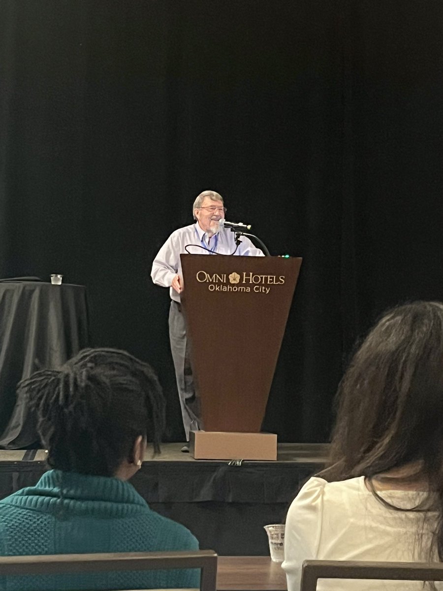aga_borowik's tweet photo. You have come a long way baby - a superstar lecture by prof. Arlan Richardson 👨🏼‍🔬🐀✨
#AGE2023 @americanaging https://t.co/K83JJVCWSg