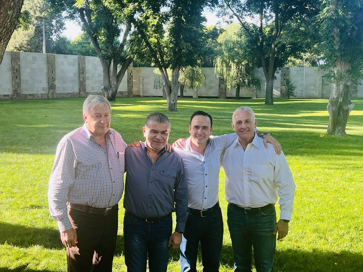 RomanCepeda's tweet photo. Con mis amigos el Gobernador @mrikelme, el Gobernador Electo @manolojim y el Alcalde de Saltillo @chema_fraustro. En equipo, seguiremos sumando esfuerzos por un mejor #Coahuila. ¡Excelente sábado para todos! https://t.co/9Nb3fUsrG1