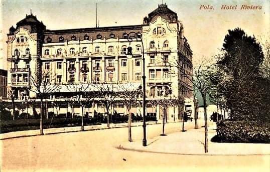 be_polite_ss's tweet photo. #Pola #Pula #Pulj #Istria 🐐
This is how Pula looks even today (buildings) except that we have today much more cars.
Source : Aleksandar Ivačković
https://t.co/pOEG9BNJsn https://t.co/X4Wt5Jo4pu