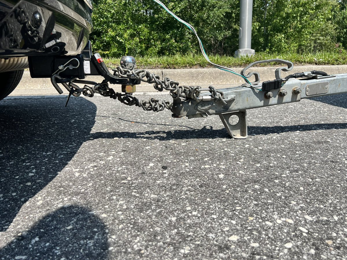 JustMeandPete's tweet photo. @uhaul I am furious!!! The guy didn’t hook up the hitch properly and two miles it’s flying all over the road!!! #fail https://t.co/oFfp7zd9Fn