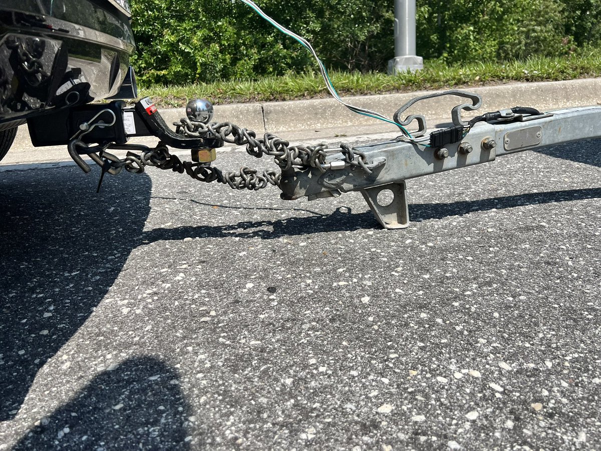 JustMeandPete's tweet photo. @uhaul I am furious!!! The guy didn’t hook up the hitch properly and two miles it’s flying all over the road!!! #fail https://t.co/oFfp7zd9Fn