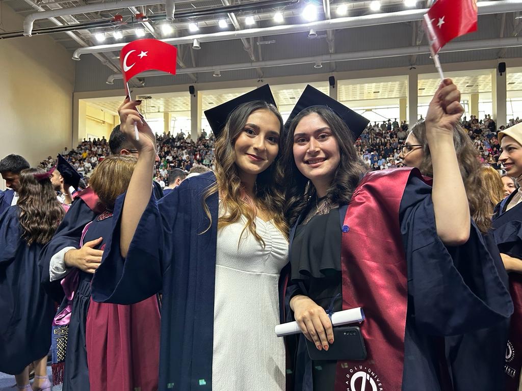 👩🏻‍🎓👨🏻‍🎓Eğitim Fakültesi mezunlarını uğurladı! Tüm mezunlarımızı tebrik eder, başarılarının devamını dileriz.
#AnadoluÜniversitesi #AnadoluMezuniyet2023 #Mezuniyet2023 #Tebrikler