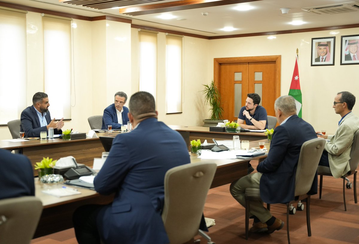 RHCJO's tweet photo. نائب جلالة الملك، سمو الأمير الحسين بن عبدالله الثاني، ولي العهد، يترأس اجتماعا في سلطة منطقة العقبة الاقتصادية الخاصة لمتابعة آليات تنفيذ خطة استراتيجية العقبة 
#الأردن https://t.co/y6Za5EV6vP