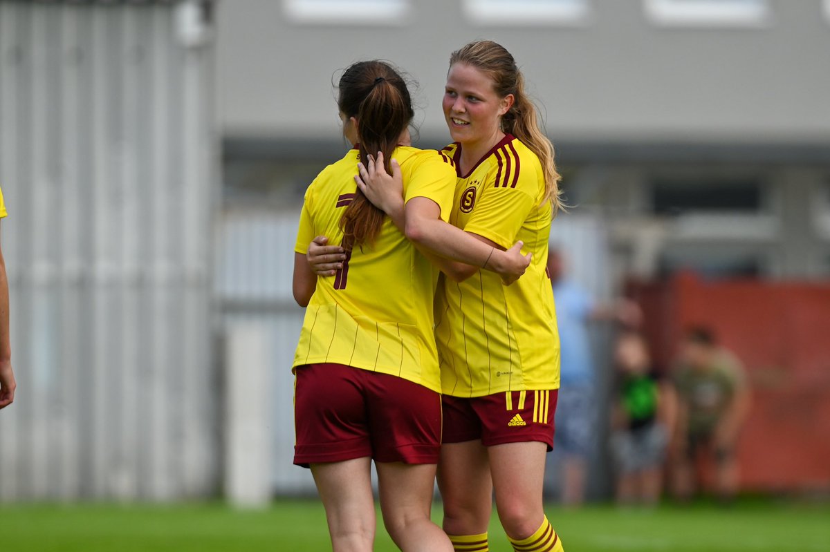 fortunalygazen's tweet photo. 📸 Ve finále poháru dorostenek vítězí Sparta nad Slováckem 2:0
#holkytaky #SLOACS https://t.co/55tye8dBDW