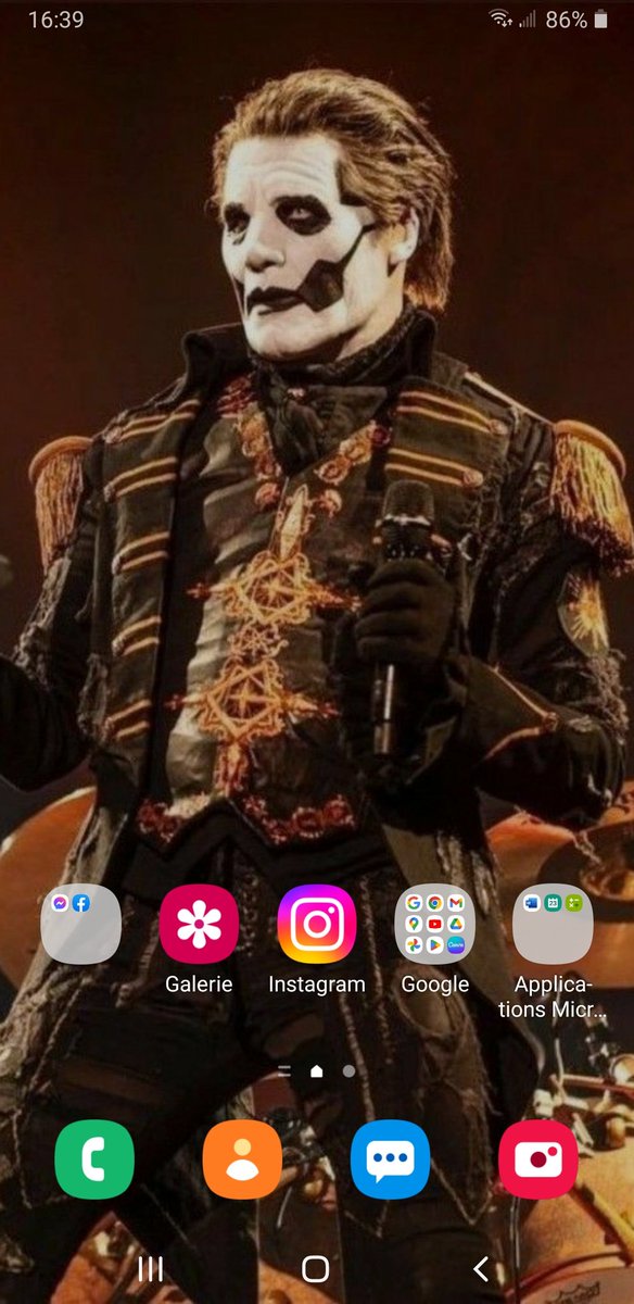 @xmrmoonlight Very well ! I've changed my wallpaper on my phone and my computer with the photo of the concert in Italy by Monica Furiani photography 🥰 Do you like ?