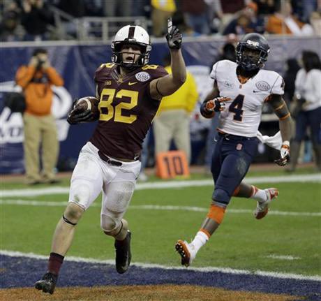 GopherHole's tweet photo. #Gophers opener vs #Huskers is only 82 days away. In our annual ongoing pictorial countdown, we present #82s Demetrius Douglas, Drew Wollitarsky & Super Bowl champ @BenUtecht! => https://t.co/5coYQmriKk https://t.co/18112UlziS