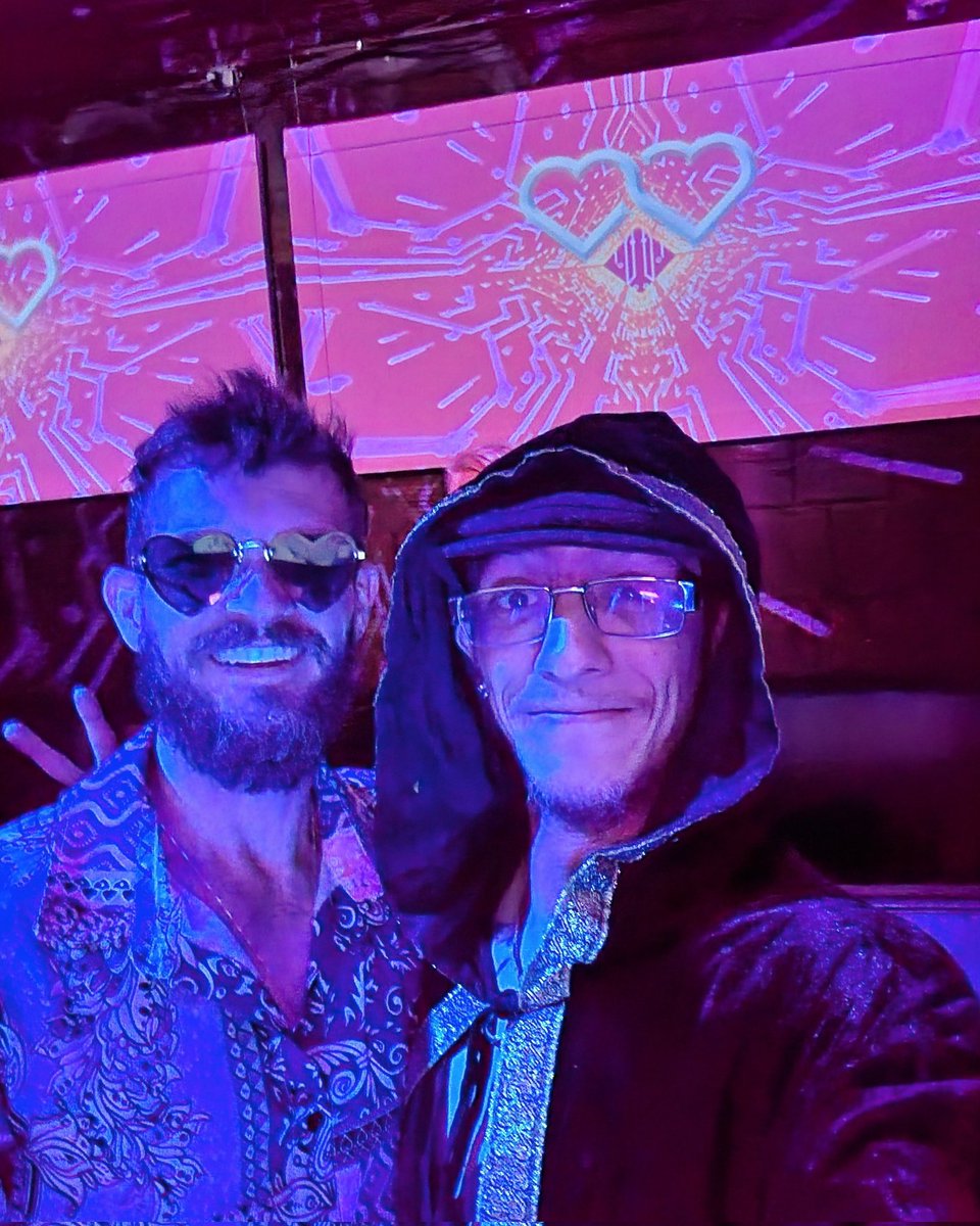 djgearbolt's tweet photo. Got to vibe with @REDFOOT_music last night, he played a dope set!!! https://t.co/WceiaNdwTp