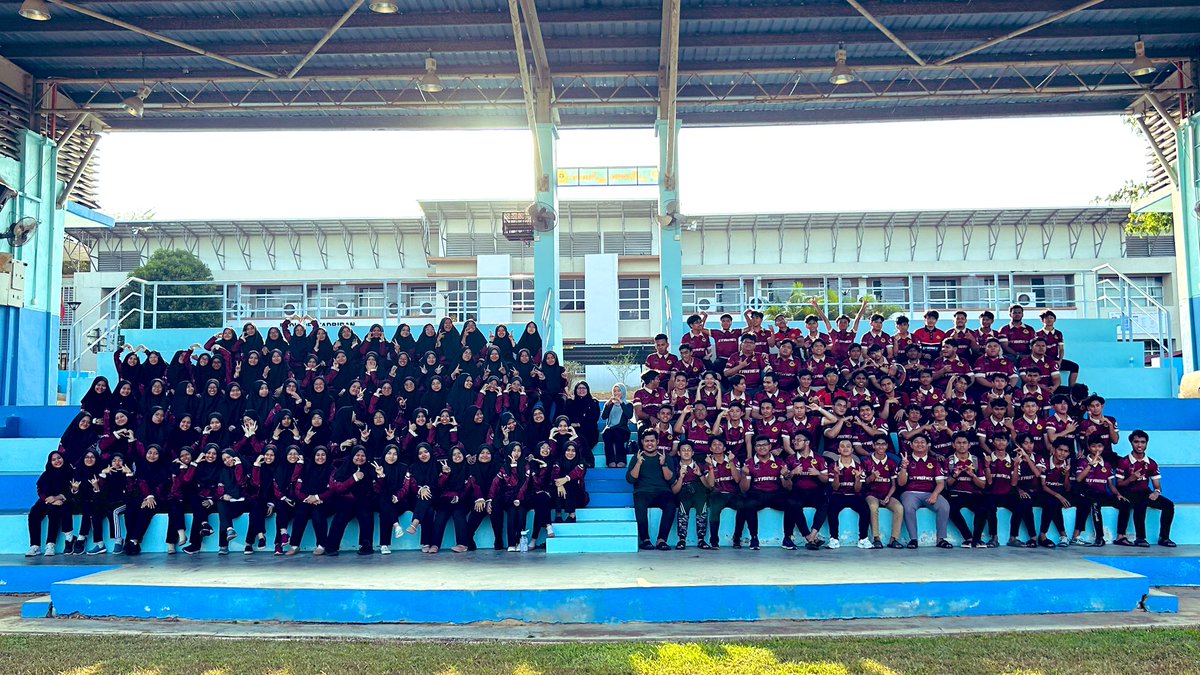 ikmlrdzi's tweet photo. Just want to put this one here. No words can describe how proud i am with your achievement and seeing all that hardworks really paid off. Good luck for your future undertaking dear strinex. You will and always be missed ❤️

Strinex director signing off for real 👋🏻 https://t.co/Xs59b2K81K