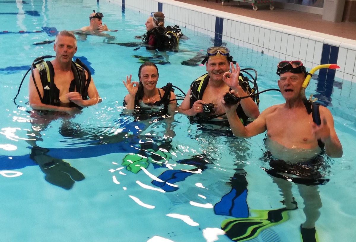 SPORT: Wethouder maakt proefduik bij Moby Dick #duiksport sliedrecht24.nl/wethouder-maak… (Foto OSC Mony Dick)
