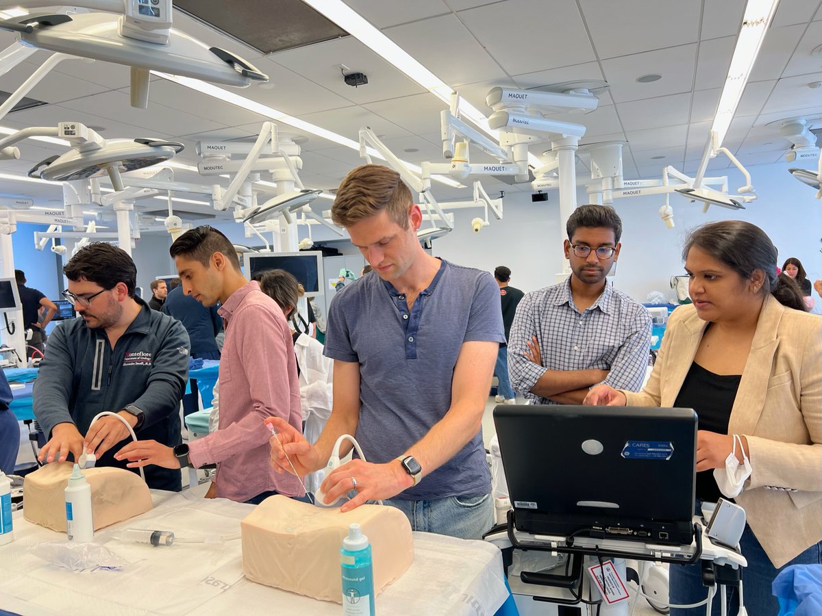 alexcsmall's tweet photo. 🔊 RENAL, BLADDER AND PERIPHERAL ULTRASOUND led by endourology all stars @William_Atallah @rollinsay_MD @MountsinaiUro and @AreebaSadiq @NYUUrology.

Many thanks to @Viomerse for the incredible renal models, allowing interns to practice percutaneous access and renal mass biopsy! https://t.co/w7YFoV1jDW