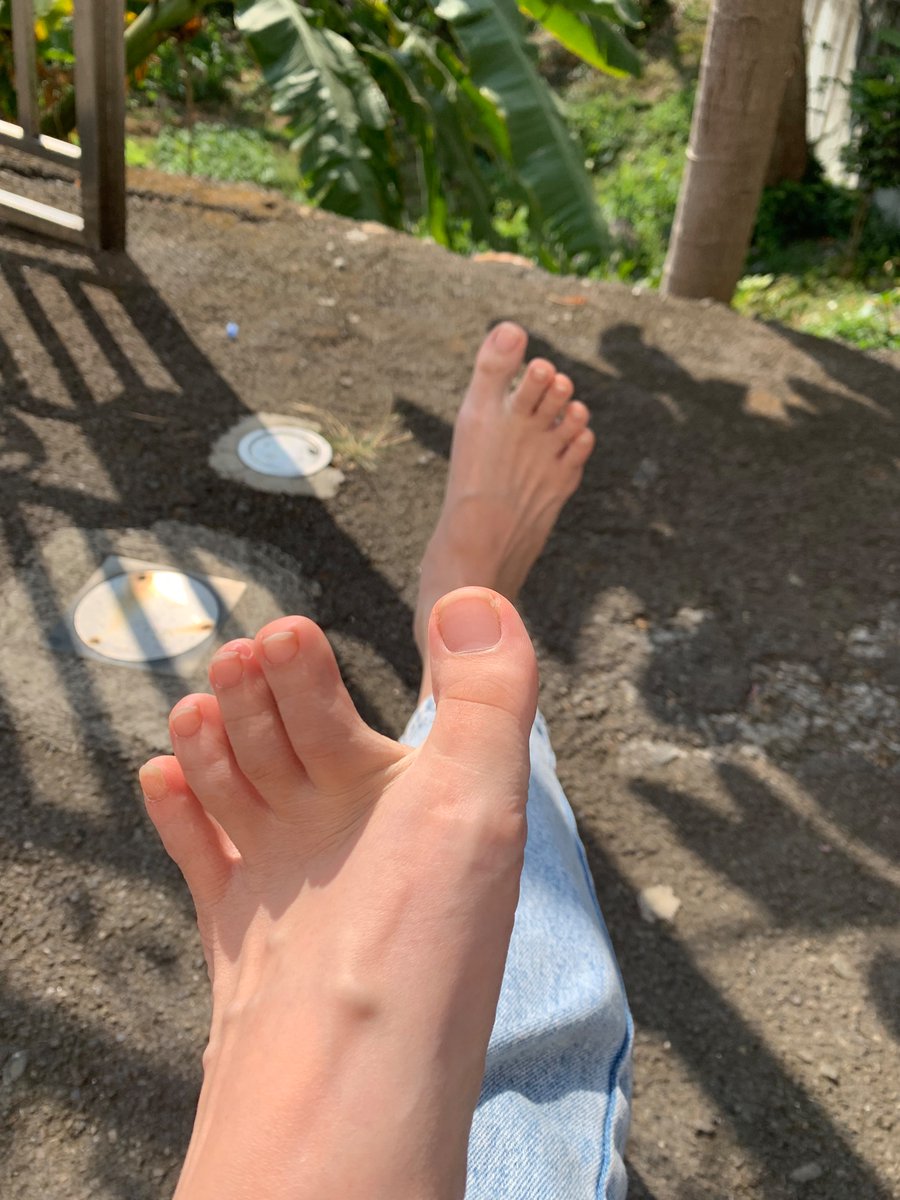 nanamay580's tweet photo. no nail polish but have the sun 🌞 https://t.co/447YHMjZio
