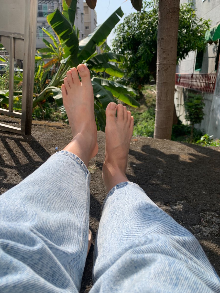 nanamay580's tweet photo. no nail polish but have the sun 🌞 https://t.co/447YHMjZio