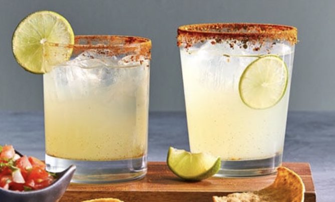 hmschuldt's tweet image. Question 10/10: When you go to a summer BBQ, what kind of drink would you prefer to have?

#KitchenChat