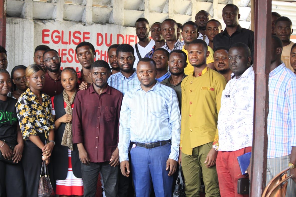 AgapaoDaniel's tweet photo. Les jeunes de L'ASBL LES AMIES @AgapaoDaniel  de la commune de MATETE sont tous terminés pour soutenir @FelixTshiseked3 dans  la réussite de la Campagne sur la @CtmpositiveRdc le samedi 24/06/023
@DeniseNyakeru https://t.co/m1OhuysGlV