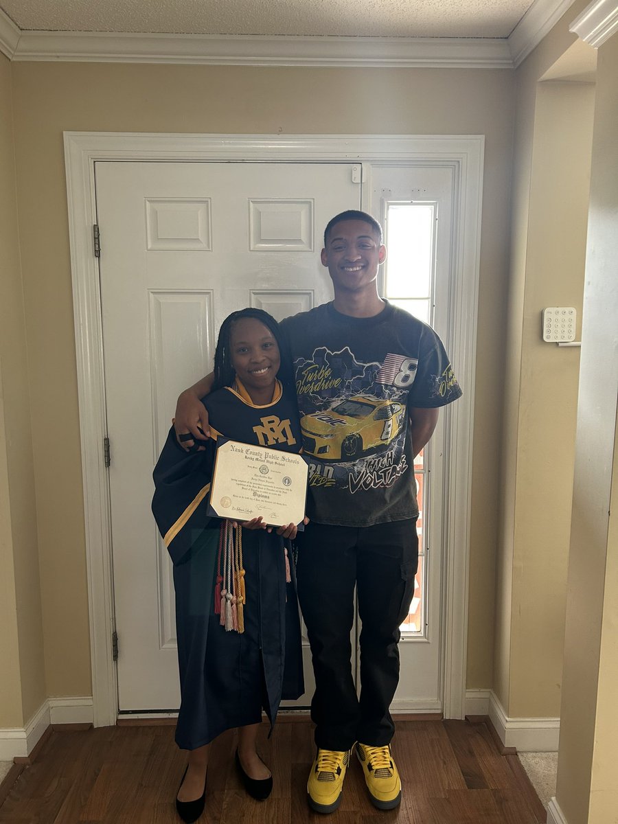 iamtylerbarnes's tweet photo. Congrats Sariya. I’m very proud of you. 🎓🎓🎓🎓next up ECU. Good job.❤️
#honorsgraduate https://t.co/FUDLcoj18X