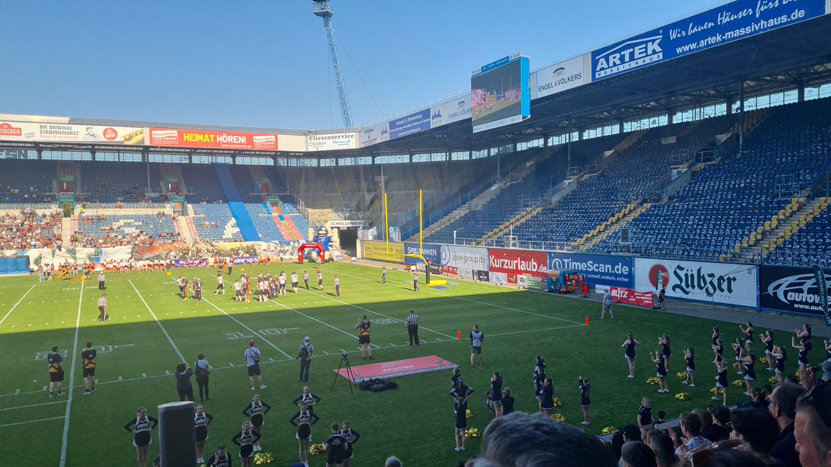 Anke_Wa's tweet photo. Auf los geht's los! 7:0 für uns ! Erster Spielzug! 🥳🥳🥳🔥🔥🔥🏈💯
#letsrog #gfl2 #football #footballisfamily @griffinsrostock https://t.co/NHQ1NlawcJ