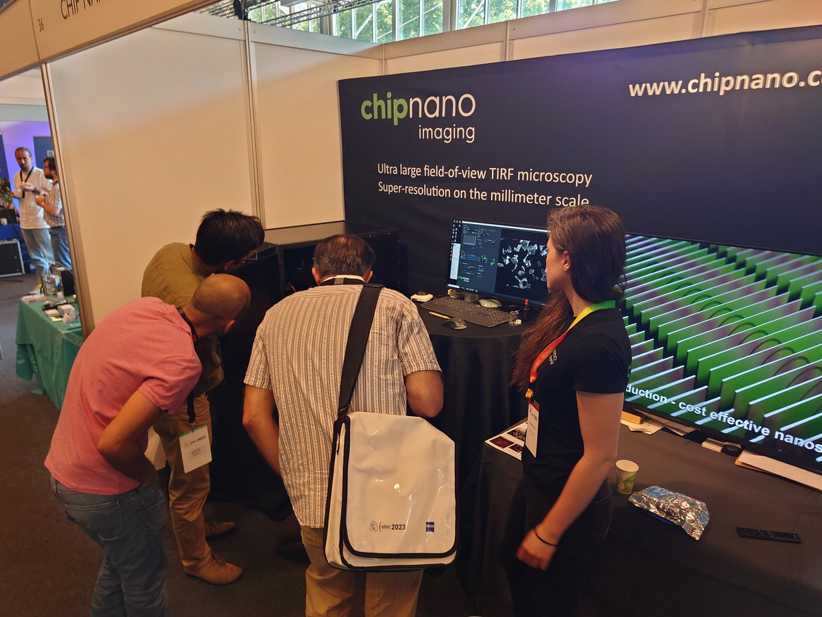 ChipNanoimaging's tweet photo. Demonstrating the largest field of veiw for TIRF microscopy at ELMI. How do we do it? Using waveguides on a photonic chip.
🧪🔬🧬
#ELMI2023 #TIRF #imaging #nanoscopy https://t.co/QsNwtqZpKY
