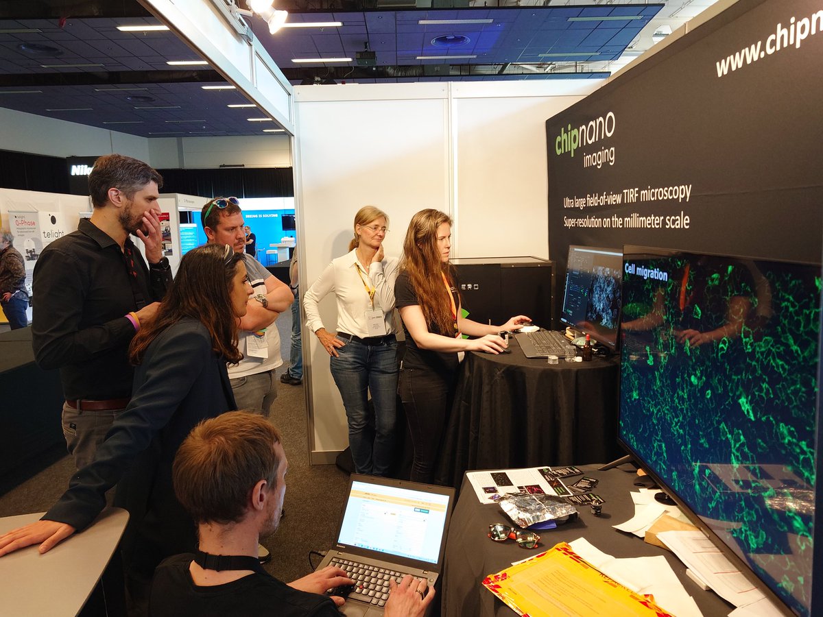 ChipNanoimaging's tweet photo. Demonstrating the largest field of veiw for TIRF microscopy at ELMI. How do we do it? Using waveguides on a photonic chip.
🧪🔬🧬
#ELMI2023 #TIRF #imaging #nanoscopy https://t.co/QsNwtqZpKY