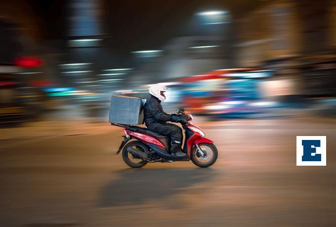 ethnosgr's tweet image. Ζήτησαν από σουβλατζίδικο στις Αχαρνές να μην τους στείλει «μελαμψό» διανομέα και έλαβαν «πληρωμένη» απάντηση dlvr.it/SqT8mg