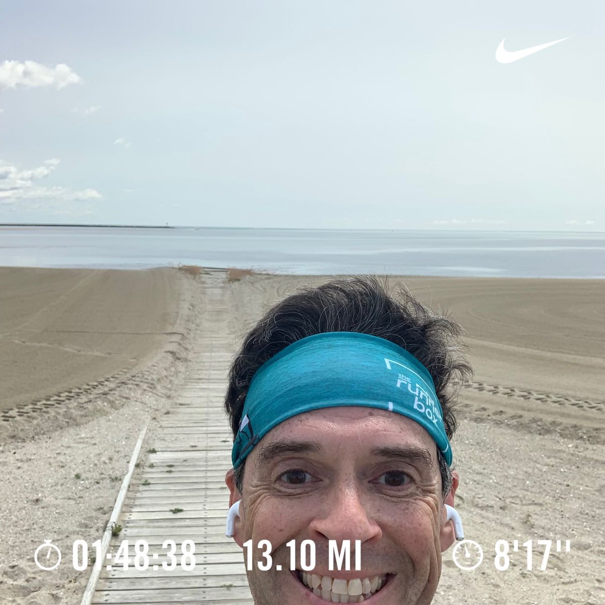 dmv1332's tweet photo. Ran 13.10 miles with Nike Run Club first door to door beach run if the year!!! #sunsoutrunsout #recitalday #stratcity #stratfordrunning #teamrandibandanas #randibandanas #beachrun https://t.co/w7tJyM7CQg