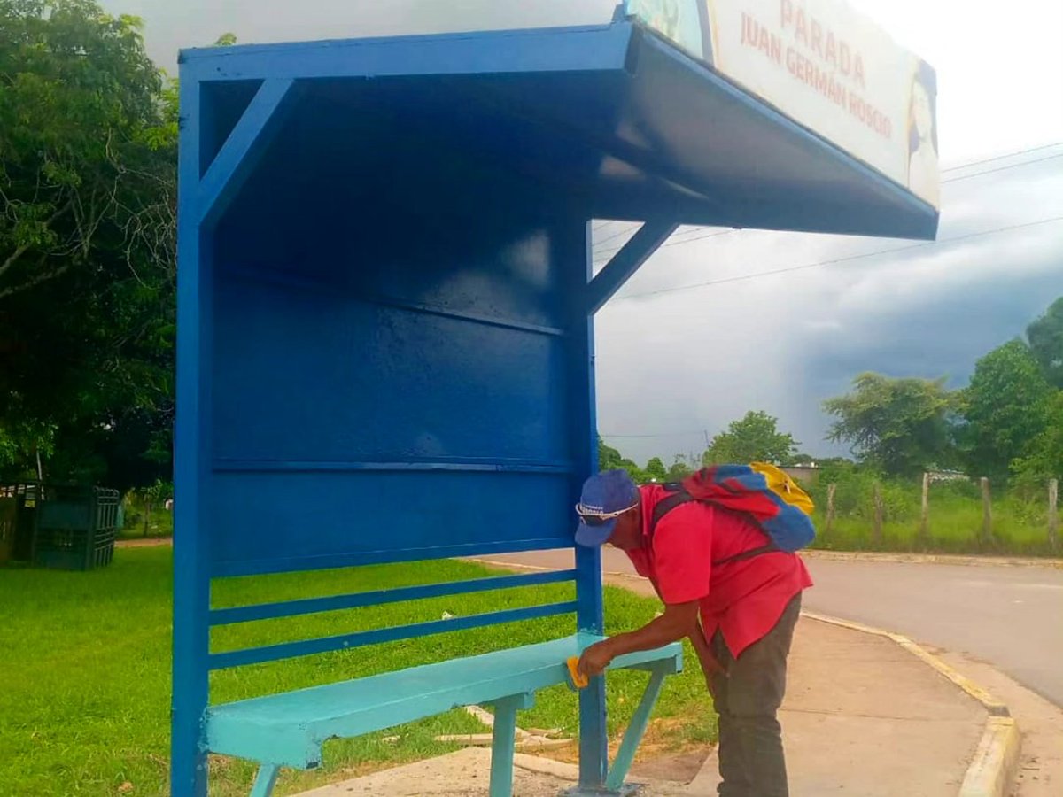 wuihelm24's tweet photo. En esta ocasión, nos encontramos afinando los detalles de la Parada Juan Germán Roscio en el sector Santa Rita, un municipio que avanza hacia el progreso y las oportunidades.
@NicolasMaduro
#VenezuelaGaranteDeLosDDHH
#GobiernoDeCalle #ProgresoComunitario #TrabajandoPorTi https://t.co/kHFeFuBDfZ