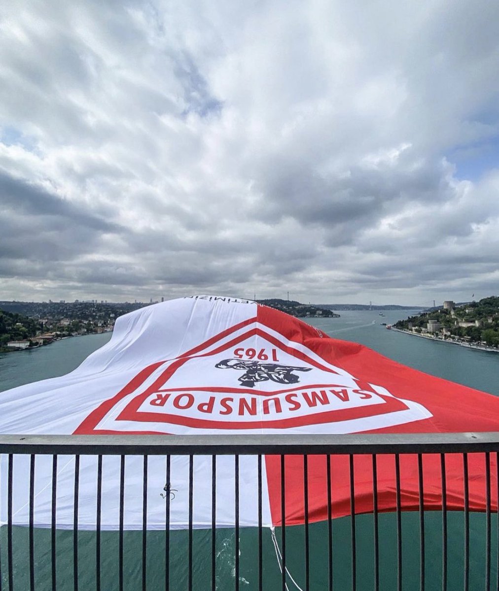 Guardiola: "İstanbul’a geldiğimizde ilk dikkatimi çeken şey İstanbul Boğazı'ndaki Atatürk Armalı Samsunspor bayrağı oldu. Çok değerli bir armaya sahipler onları avrupa sahnesinde izlemek isterdim.”