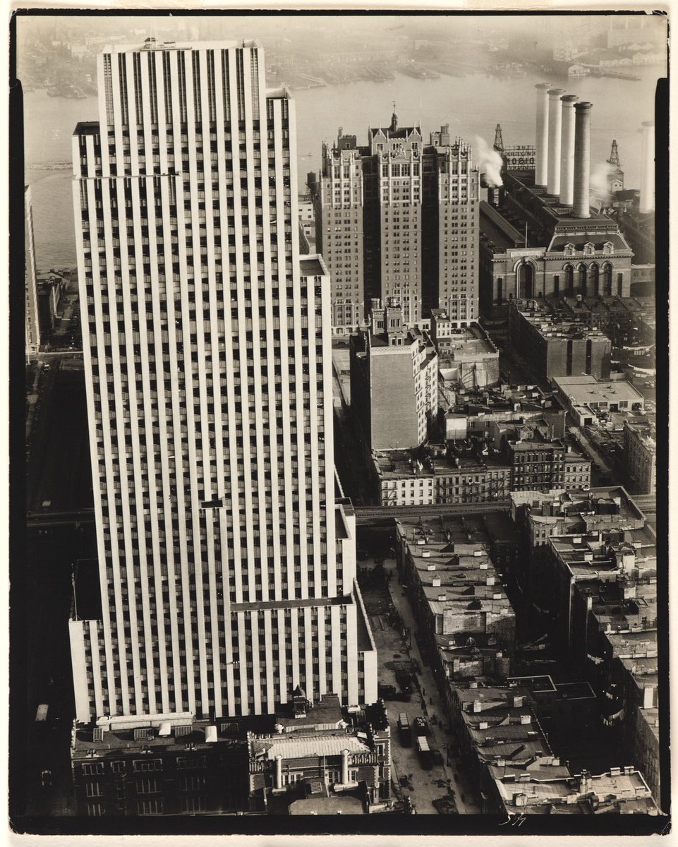 BklynMuseumBot's tweet photo. Daily News Building, November 21,1935 https://t.co/dRs91J0jMl https://t.co/cI9HtnGDc9