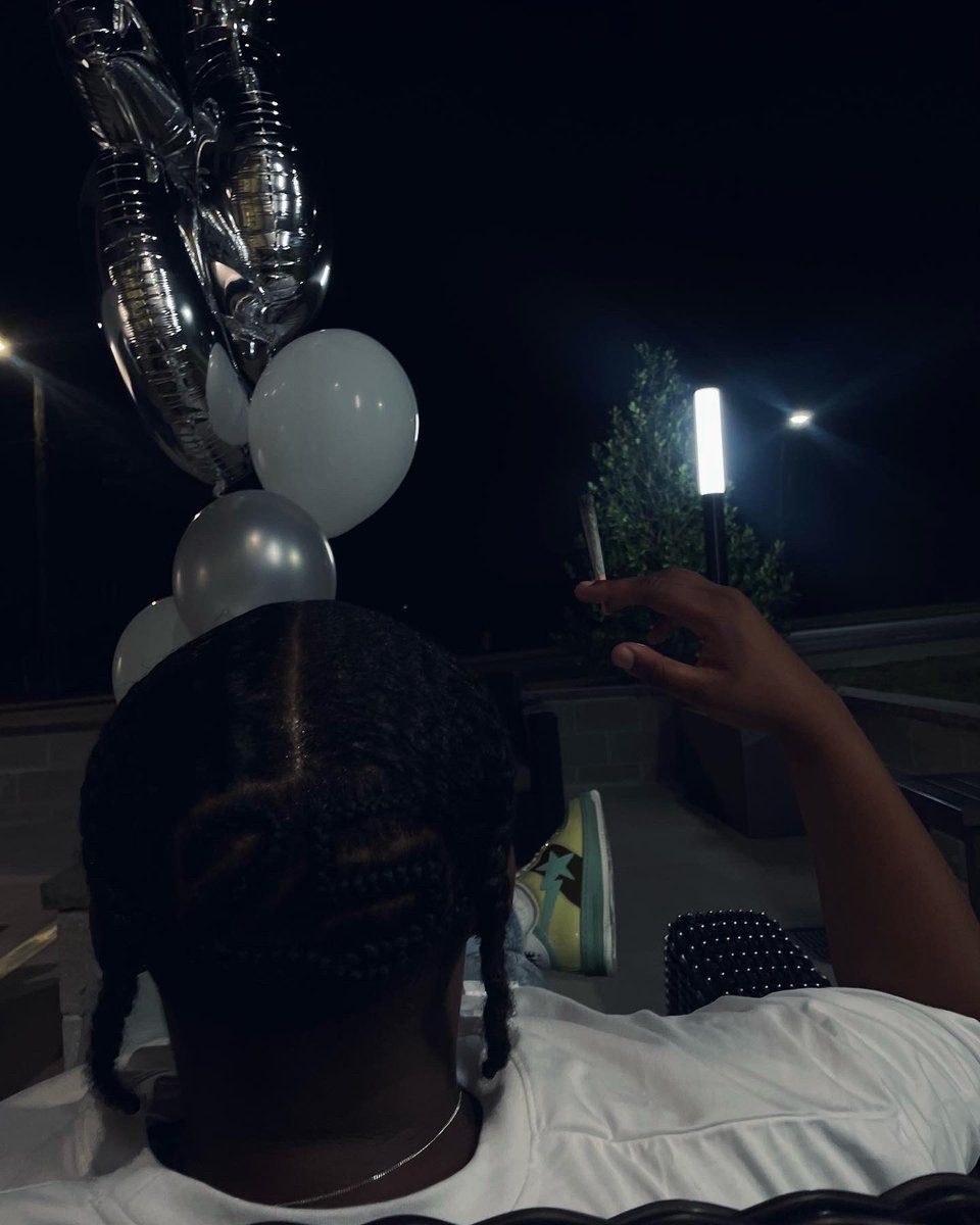 shaaaaanel's tweet photo. 25k day 🥂 #bdaydump https://t.co/m7HrWdV39Q