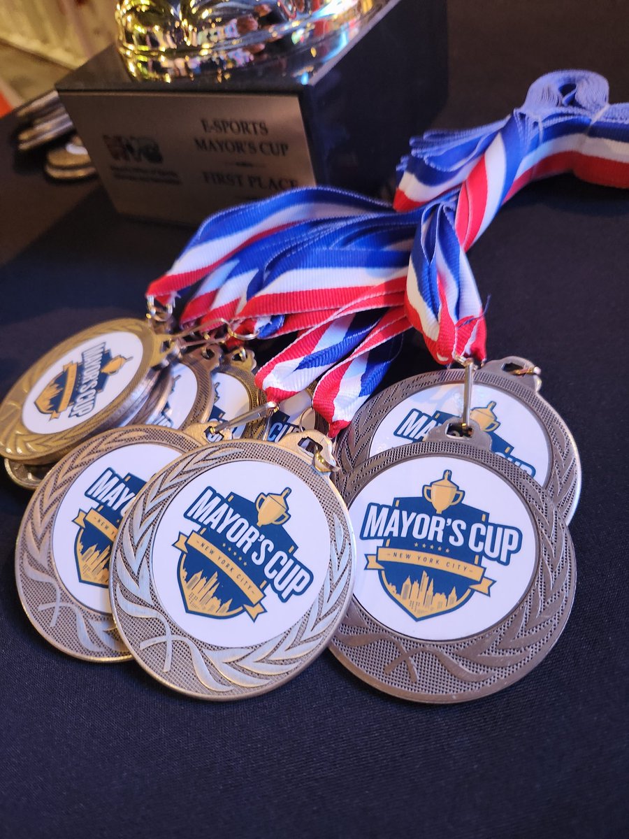NYCcollaborator's tweet image. Amazing day @IntrepidMuseum with the Mayors Cup #minecraftchallenge &amp;amp; presentations from future #STEM educators and entrepreneurs who are finishing their #intrepidmuseum internships! #minecraft  #STEMeducation #stemcommunication