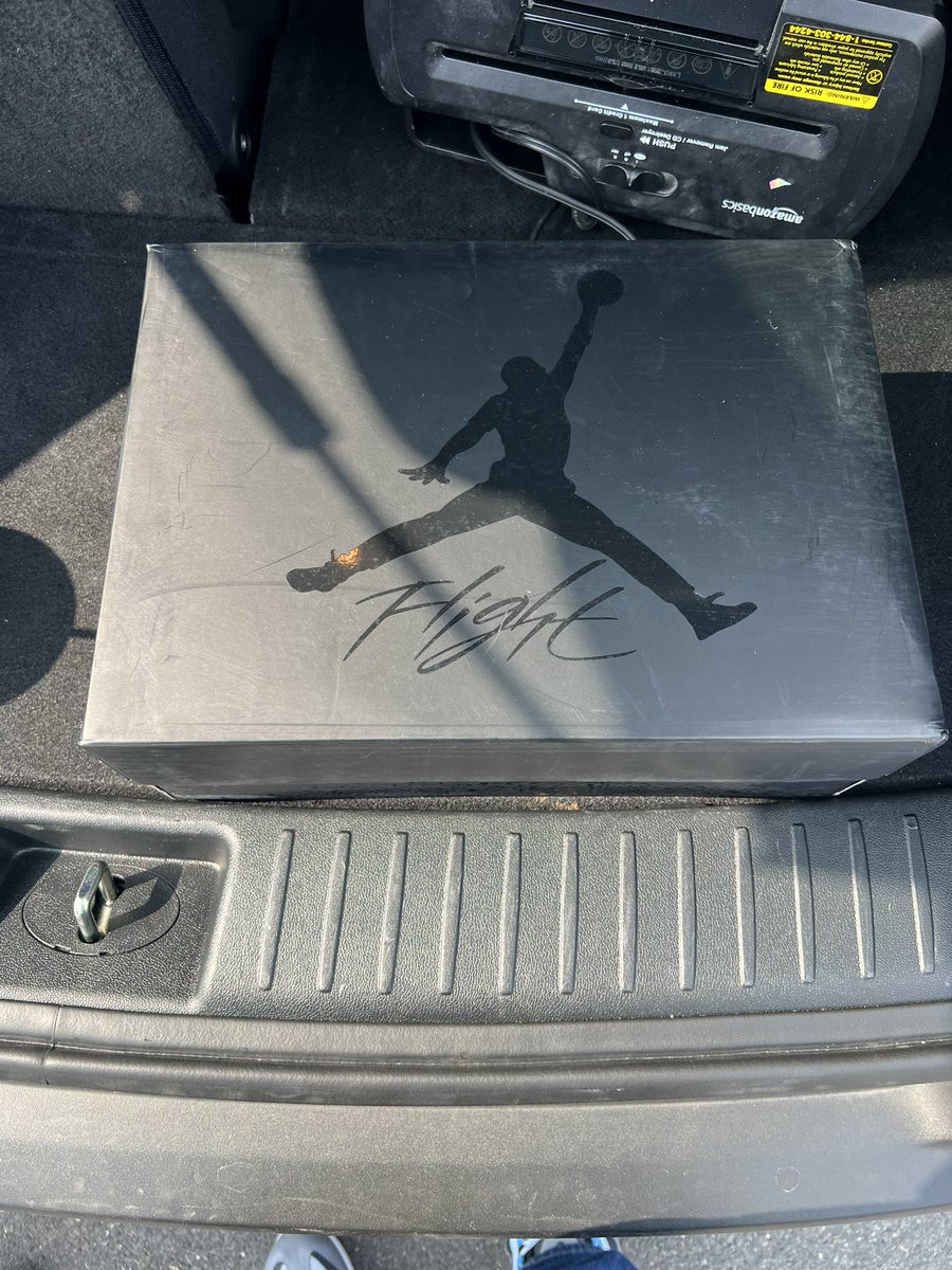 Early Father’s Day gift #blackcats #jordan4