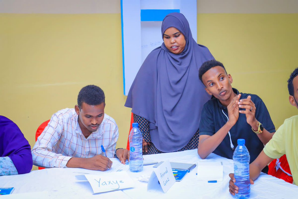 MAP_Puntland's tweet photo. 30 Mudug region Journalists have gathered in Galkaio to participate a 4-day course on #journalism ethics &amp; #HumanRights based reporting. Launched today, the course is organised by @MAP_Puntland in collaboration with the Puntland Ministry of Information and supported by @UNSomalia https://t.co/CjGK13FrMi