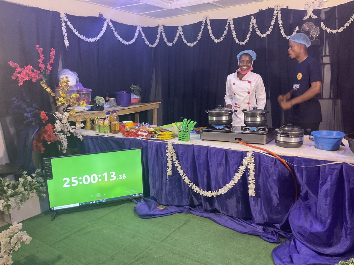 drkemiofnigeria's tweet image. Life is a race🏁
Competition is healthy👩🏽‍🍳🥗🥘
Dammy should attempt the record. Nobody waits for you in a race 🐢🐇You run your race. She’s cooking on a 2-face stove, no visible sponsors and already over 40 hrs👏🏾

My name is Dr Kemi Olunloyo and I support Chef Dammy @dammypass 🇳🇬
