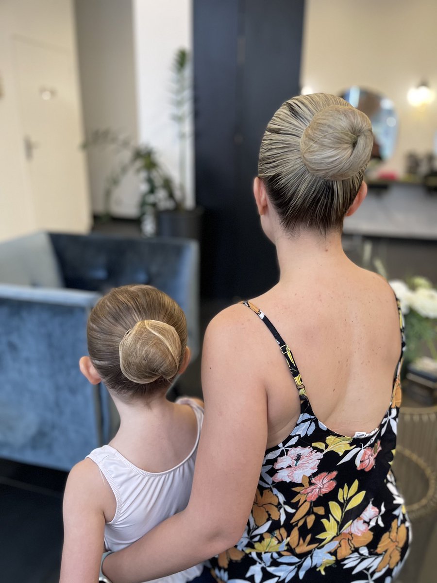 MirvHamdan's tweet image. H-2 #chignonsenplace #galadedanse #danseclassique