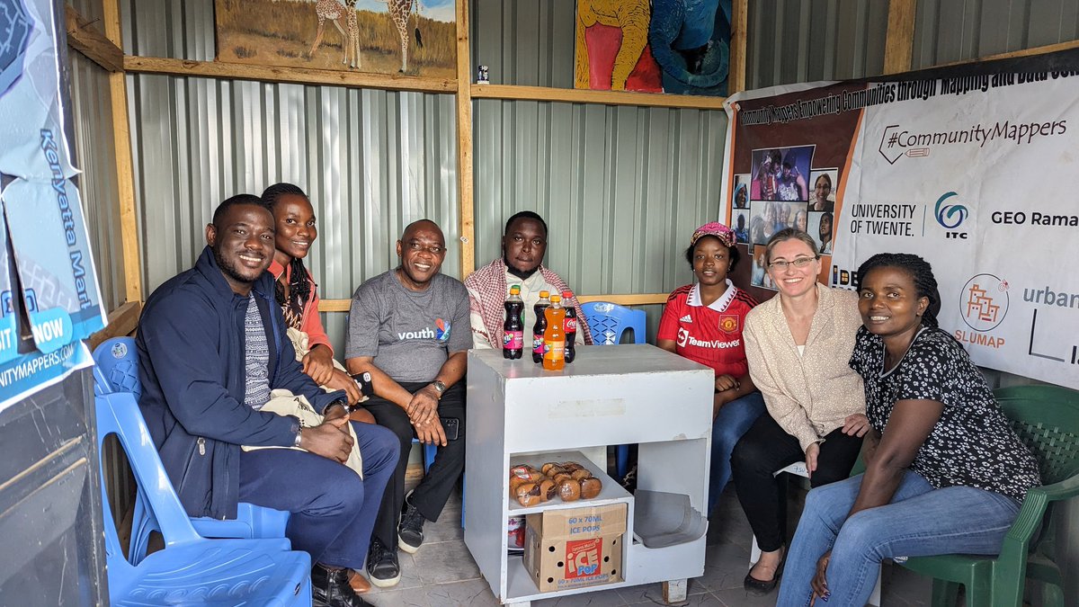 Thanks to @nicerawanjiruki #CommuntyMapppers for the inspiring day in #Kibera learning about community priorities - the urgent need for data for community actions. Big thanks by @IDEAtlas_EO and @IDEAMAPSNetwork (great to see the poster of @FacultyITC @SlumapOnekana in Kibera)