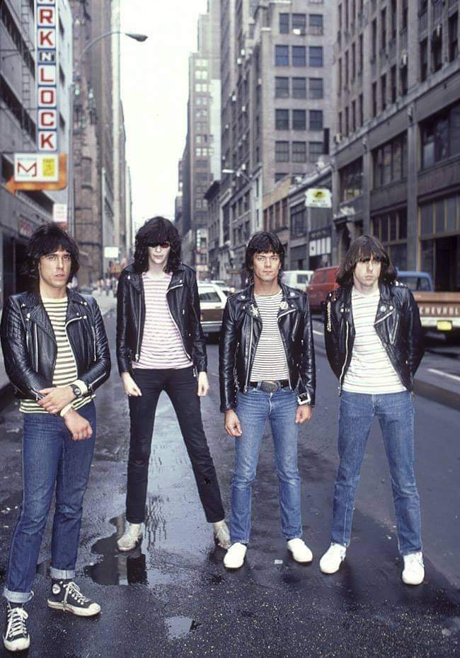 🔖Ramones great picture 
Midtown, N.Y.C.
June 6, 1981
📸©>Ebet Roberts