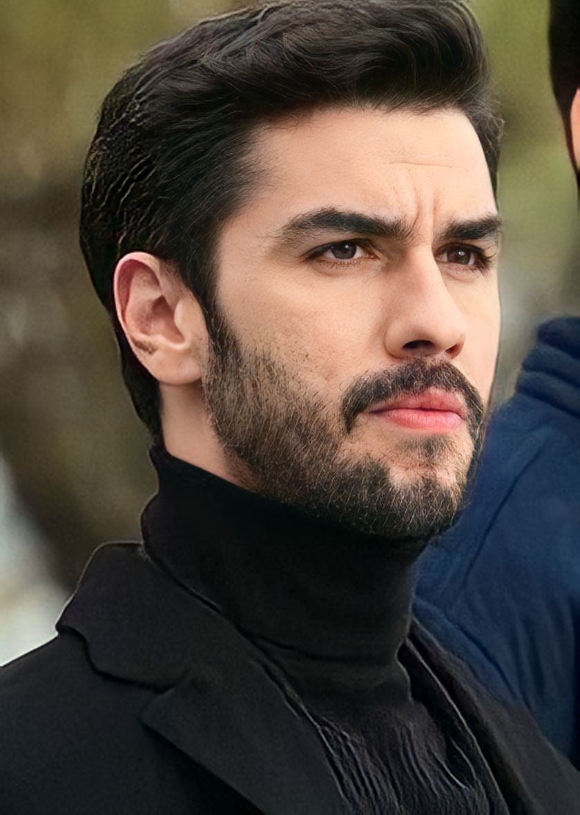 Babam derki "Her zaman bir
Çerkes olarak büyüğünün 'sol arkasından yürü."
Oyuncu; Aras Aydın 

Aldatmak dizisi, Behram Dicleli