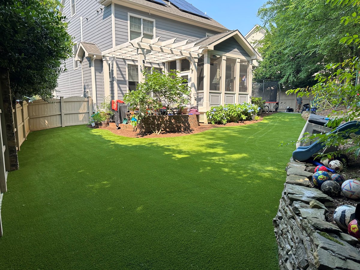 PinehurstPros's tweet photo. 📷 Project Location: Chapel Hill, North Carolina
Greetings, #PinehurstTurfPros community! We're thrilled to share our latest and spectacular Artificial Turf installation completed yesterday (06-09-2023) at a beautiful home in Chapel Hill, North Carolina! 📷📷 https://t.co/QC9CMjFaEw