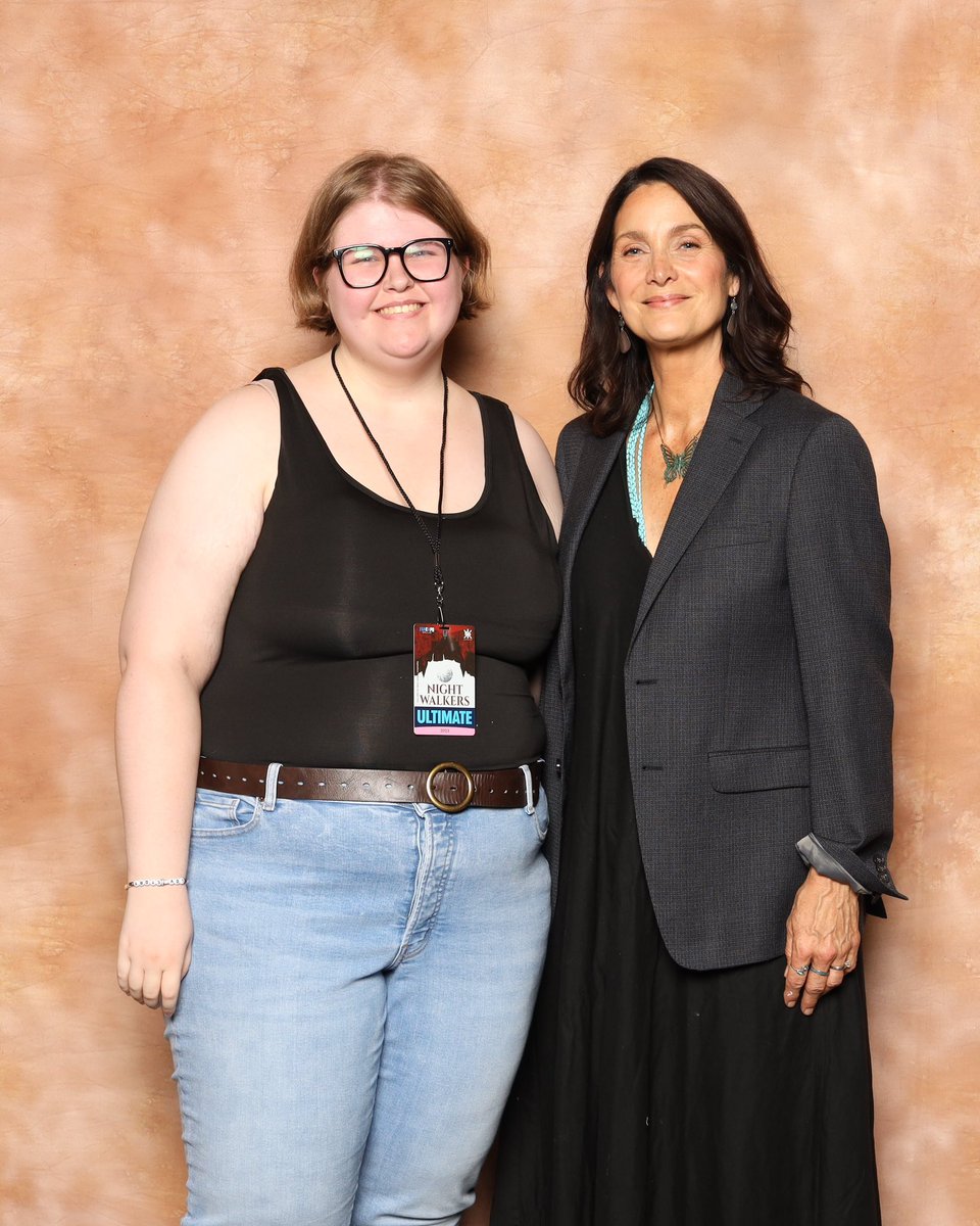 trinitysmatrix_'s tweet image. @NeoMatrixology here’s a picture! don’t mind my red face and my body 😂😂