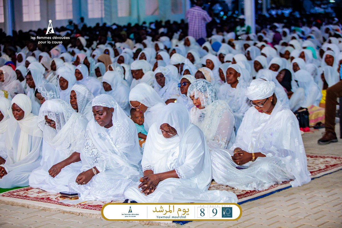 femmes_devouees's tweet photo. 2/2 En images,
Le”Rabbun Tabaraaka” a jailli des voix de milliers de moustarchids lors du Guddi Aljuma organisé par les Femmes Dévouées ce 8 Juin 2023

Savourez👇🏾

https://t.co/tzF1sNVwDd

#femmesdevouees #ñettifanutivaouane 
#dmwm 
#tivaouane
#serignemoustaphasy https://t.co/AEJ3lbrEBv