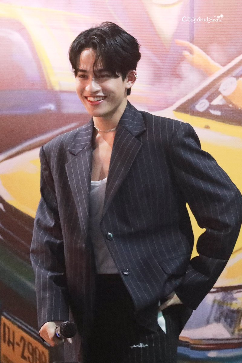 zaraaa323's tweet photo. Their smiles are both very beautiful and enchanting🌻🌻🌻
A genuine smile that makes anyone fall for their charms🫠
Tell me, how can we not fall in love over and over again for the two of them🥹
#MoveOnxJeffSatur #1M500KBarcodeUnit #JeffBarcode #JeffSatur #barcodetin https://t.co/e1IaUGlDTz