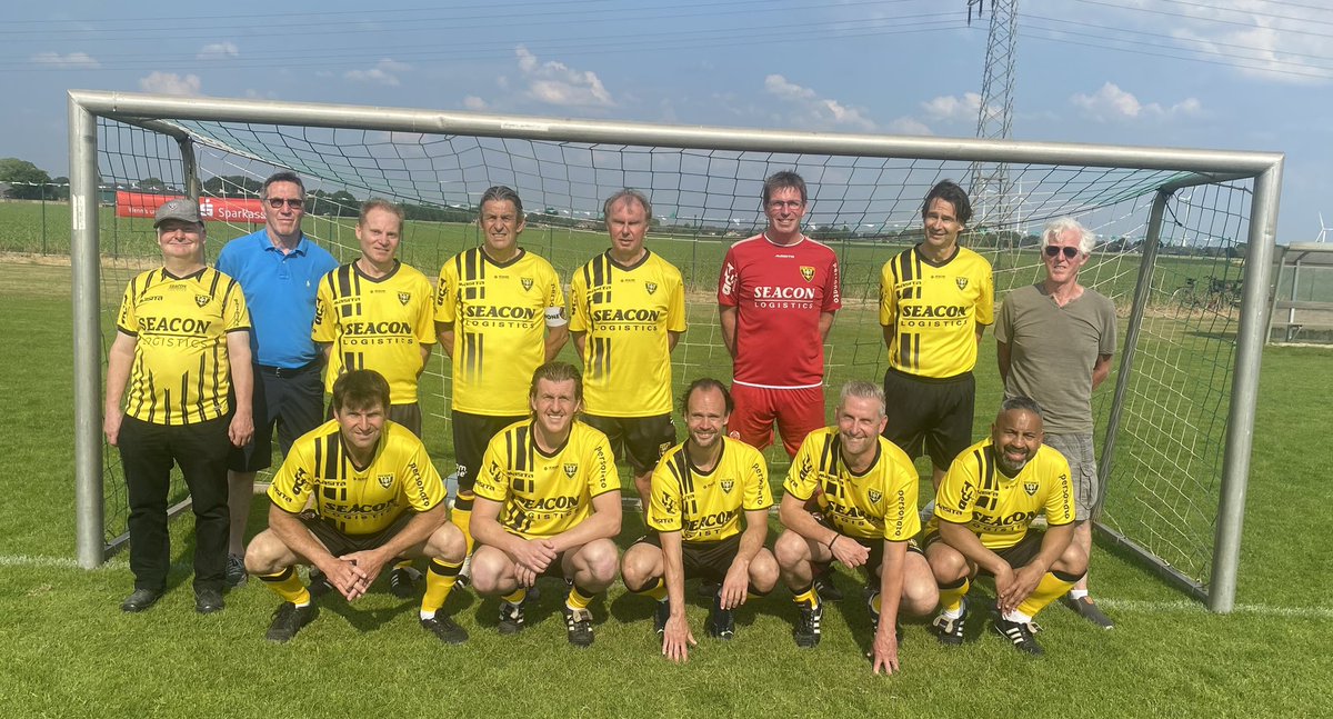 Ald VVV heeft vrijdagavond 9 juni het Alten Hern Turnier van SV Grün Weiss Vernum 1949 e.V. gewonnen. Na winst van de 3 poulewedstrijden en kwartfinale werd het in de halve finale penalty schieten. Alle penalty’s werden perfect ingeschoten. De finale werd overtuigend gewonnen.👍🏽