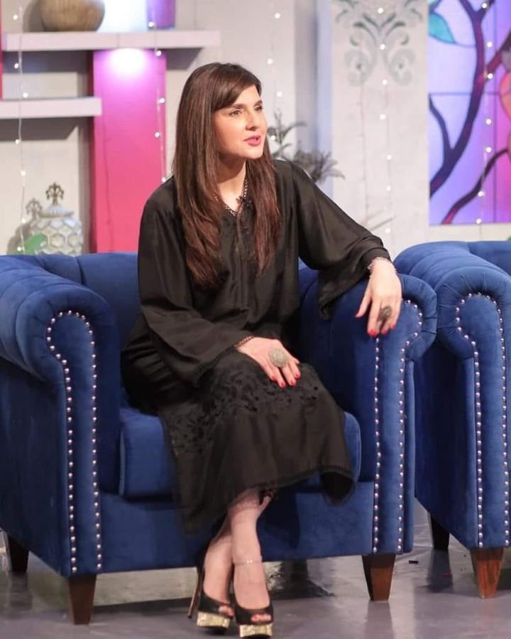 Evergreen #MahnoorBaloch clicked recently while making an appearance on a TV show.
#celebrity #actor #stylewatch #evergreen #celebritystyle #oyeyeah