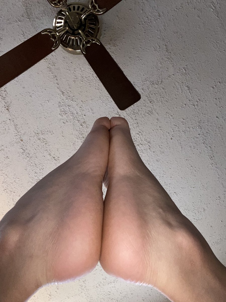 tiny_feet23's tweet photo. #soles #heels #tinyfeet #size1 https://t.co/DTtqsYAF7a