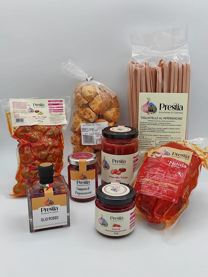 mirkonicolino's tweet image. Pronto l'antipastino di stasera: bruschette di #nduja calabrese. Le vuoi fare anche tu? Trovi la nduja fresca e altri prodotti genuini su Eccellenze di Calabria Prestia. 👉 eccellenzedicalabriaprestia.it/?sld=12